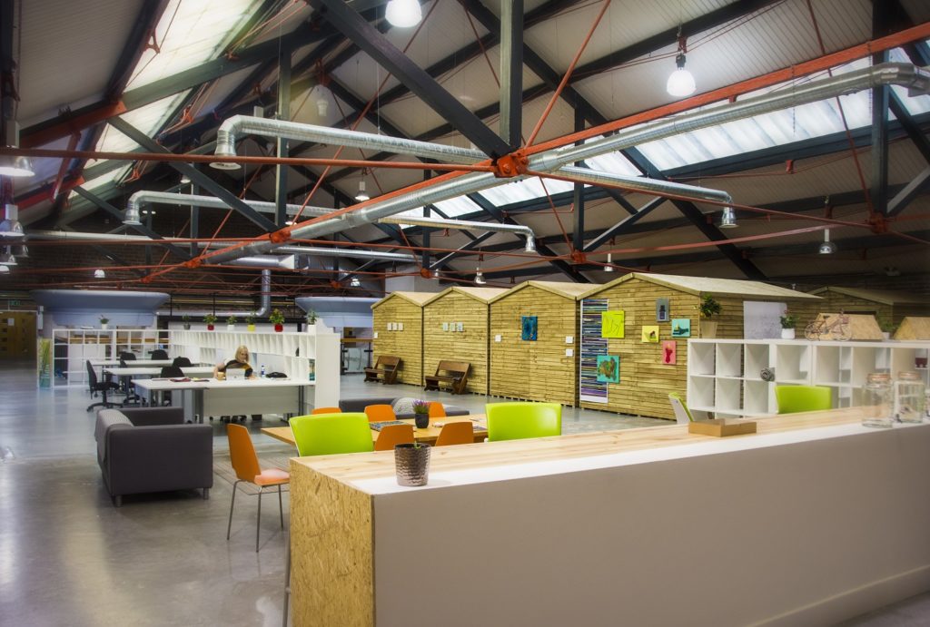 MovingSoonUK's tweet image. RT please for any local biz or entrepreneurs looking for amazing space at affordable rates #NWalesHour #WirralHour #LiverpoolHour #Hotdesk @Wirral_Business @Wirral_Talk @LunchNetworking @MerseyInnovator #87RT @chirpnetwork @DIBLiv 
⬇️
ow.ly/pFWU30jeijo