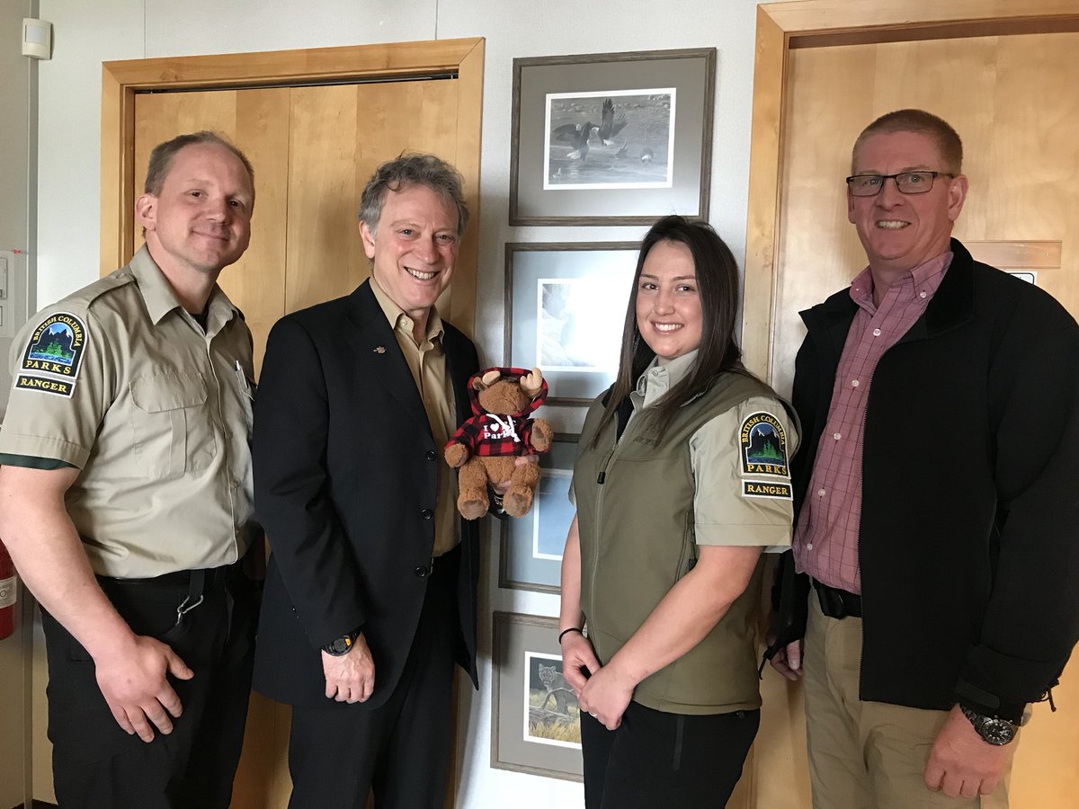 GeorgeHeyman's tweet photo. Happy to be in #PrinceGeorge talking with #BCParks staff &amp; #JerryTheMoose https://t.co/HFSh5QmruM