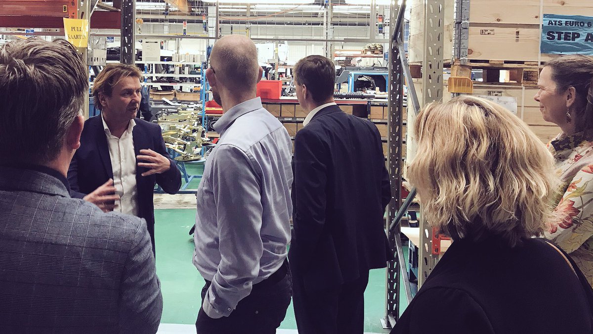 Met een grote groep Hollandse Vernieuwers op bezoek bij #ravo. Een uniek internationaal maakbedrijf in #nhn met focus op schone grootstedelijke gebieden. Weer mooi moment om te sparren, te delen en nieuwe verbindingen te leggen. #innovatie