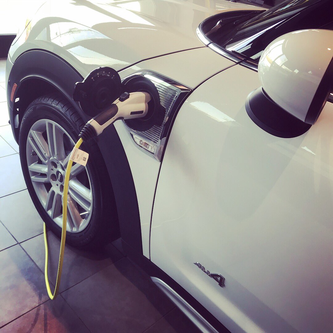 HendrickMINI's tweet photo. Electrifying ⚡️ #cooperSeCountryman #all4 #Lightwhite #itselectricboogiewoogiewoogie #blackpearl #earthlover #gogreen #chargeit #hendrick #hendrickmini #MINI #miniusa #ministyle #minilife #letmotor #motoringaroundcrowntown https://t.co/IpHFVrebbe
