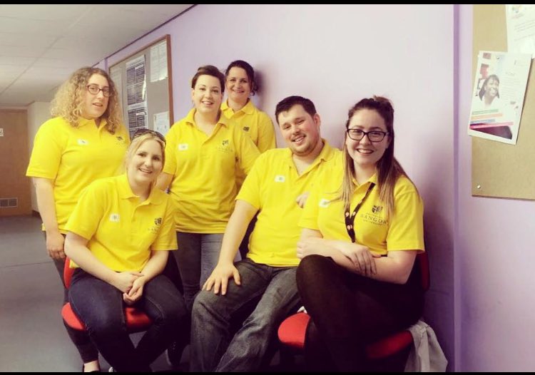 SophieAnnBurges's tweet image. Galla i’m coelio mai blwyddyn yn ôl i ‘wan oni’ nghylch arweinyddion cyfoedion ora ‘rioed⭐️🏥. Cant believe that this time last year I was a peer guide for the last time. Miss my crazy peer guides⭐️🏥 #bestpeople #peerguide #atgofion @roberts_teleri