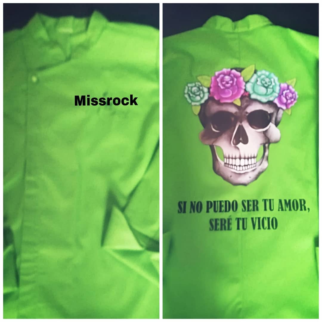 YoSoyMissrock's tweet photo. Nosotras elegimos #camiseta para cada día y sus circunstancias. Pero hoy nos quedamos con esta #casaca hecha expresamente para #ACantinadeÉleu de #Melide. Una explosión de color y muy #Missrock. ¿Y tú te atreves? #hostelería #modahastaenlacocina #moda #prendasexclusivas https://t.co/3oE4zm5DhS