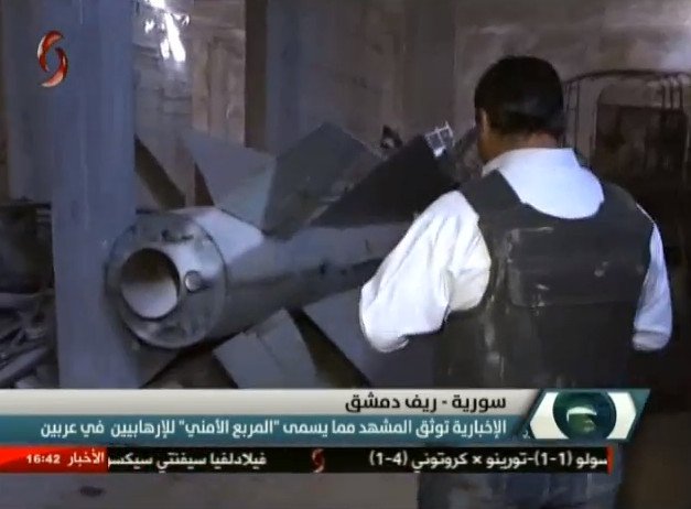 QalaatAlMudiq's tweet photo. E. #Damascus: large #Russia|n rocket found in a Rebel warehouse in #Irbeen (E. #Ghouta). https://t.co/2PXCEPhcrY