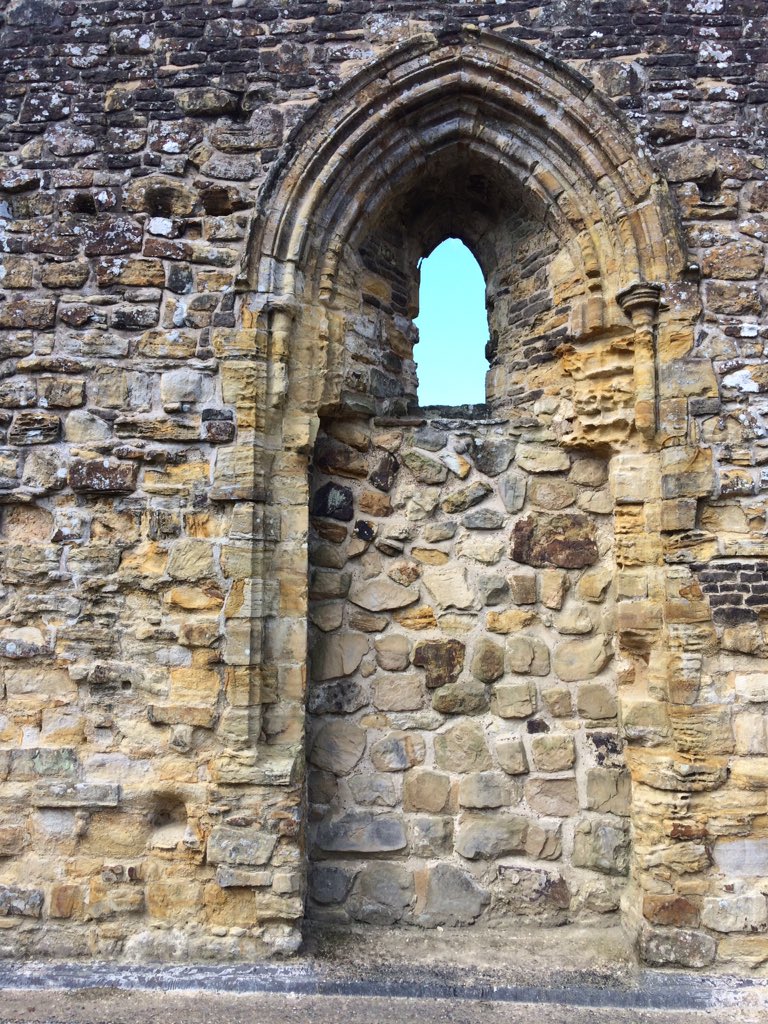 lucyloveslondon's tweet photo. A glorious day exploring the sights and sites of Battle with #TCFT #Glyndebourne - inspiring venues and artists to be working with - cant wait to do some making here #collaboration #Giufa https://t.co/JdXd0P9eUG