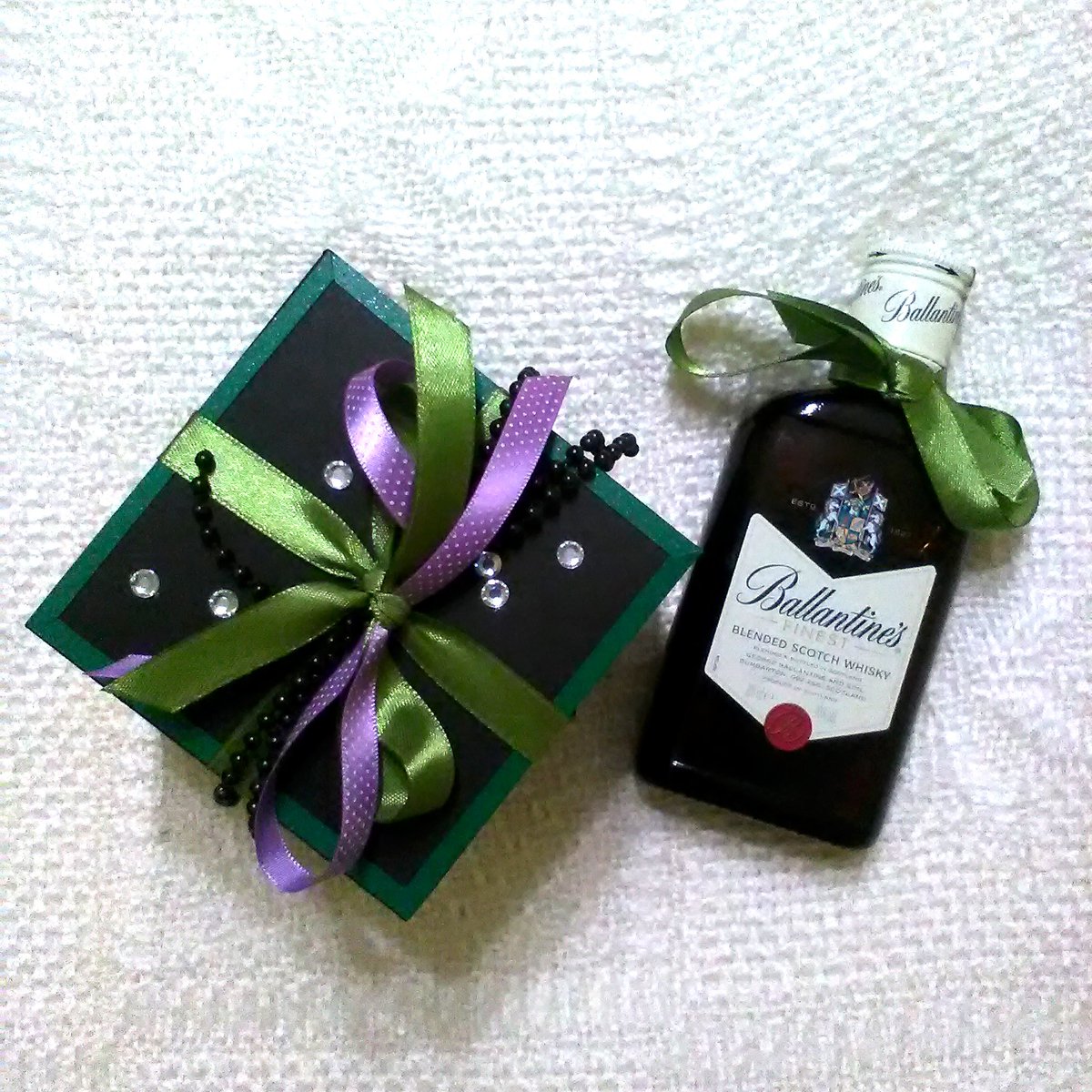 uszatyarbuz's tweet image. I never post my artisan crafts here BC I'm too lazy to move them from my phone but fortunately I have one here, a BDay #explodingbox card for my brother! 🎉🎉
What do you think, do U want more cards from me here? They're all on my IG account (same login as here) 👌