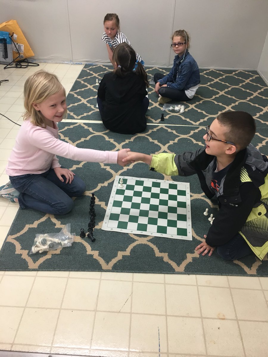 delisahiggs's tweet image. Just a friendly game of chess! #learningchess #manners #sportsmanship @MXRComets