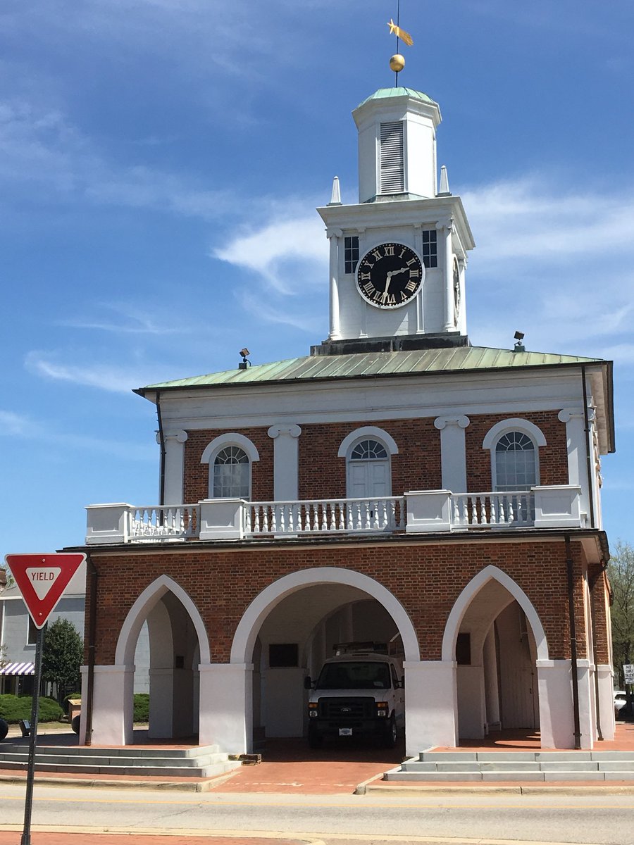 amccomas121's tweet photo. Our son may be in the big apple for spring break, but my hubby and I found Manhattan in Fayetteville, NC ๐ #CoolSpringDistrict @DowntownFay https://t.co/H0yFZAzxQX