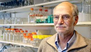 norabar's tweet photo. Entre la pena y la vergüenza: hoy el premio Nobel de Medicina 2017, Michael Rosbash, iba a dar una conferencia en Ciudad Universitaria  y a recibir el doctorado honoris causa de la UBA ¡y le robaron la computadora y los documentos! https://t.co/tOin3YVZPy