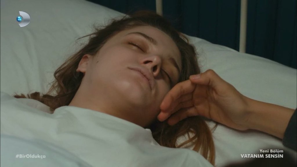 atinalileon's tweet photo. OVLONOCOK ÇOCOKLORO OLOCOK.

EVLİ ZATEN ULAN EVLİ, BOSTAN KORKULUĞU MUYUZ ULAN BİZ BURDA KOCASIYIM BEN KOCASI!

#BirOldukça #HiLeon https://t.co/9UUrArFb89