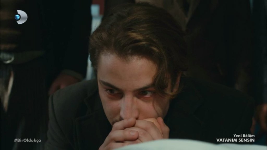 atinalileon's tweet photo. OVLONOCOK ÇOCOKLORO OLOCOK.

EVLİ ZATEN ULAN EVLİ, BOSTAN KORKULUĞU MUYUZ ULAN BİZ BURDA KOCASIYIM BEN KOCASI!

#BirOldukça #HiLeon https://t.co/9UUrArFb89