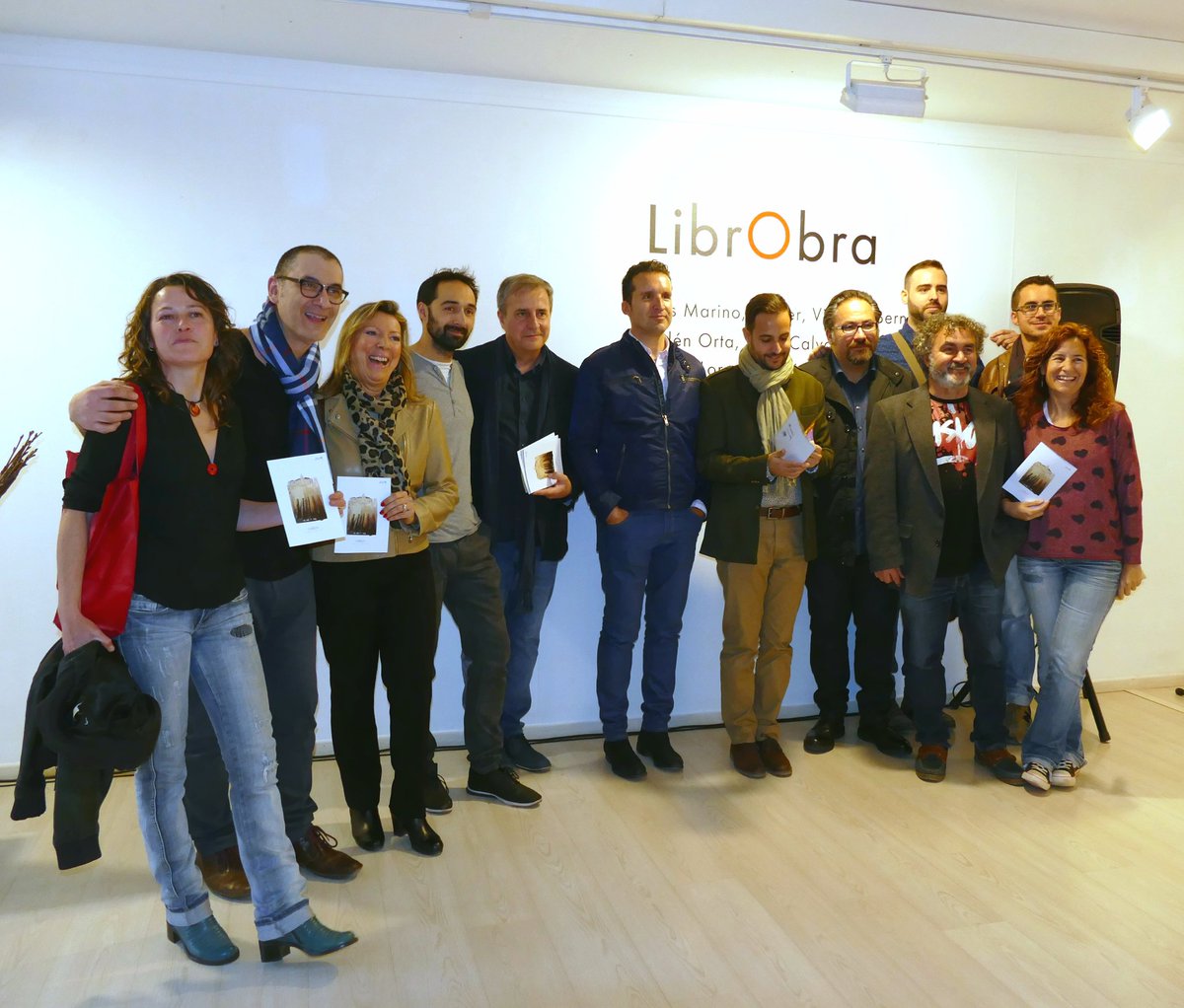 psoe_ct's tweet photo. El concejal de #Cultura, @DavidMtnezNogue, inaugura la exposición #LibrObjeto que concentra las creaciones de 16 artistas en la #MurallaBizantina
#Cartagena #MesDelLibro https://t.co/4UFcgeNoV7