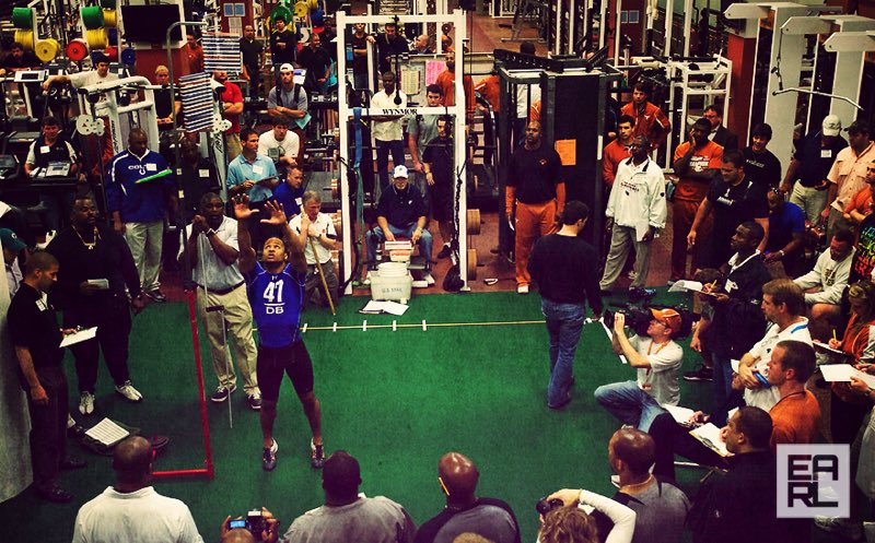 Earl_Thomas's tweet photo. The world is WATCHING! Reach for the STARS! #TBT #UTProDay https://t.co/fKgfdwsO8J