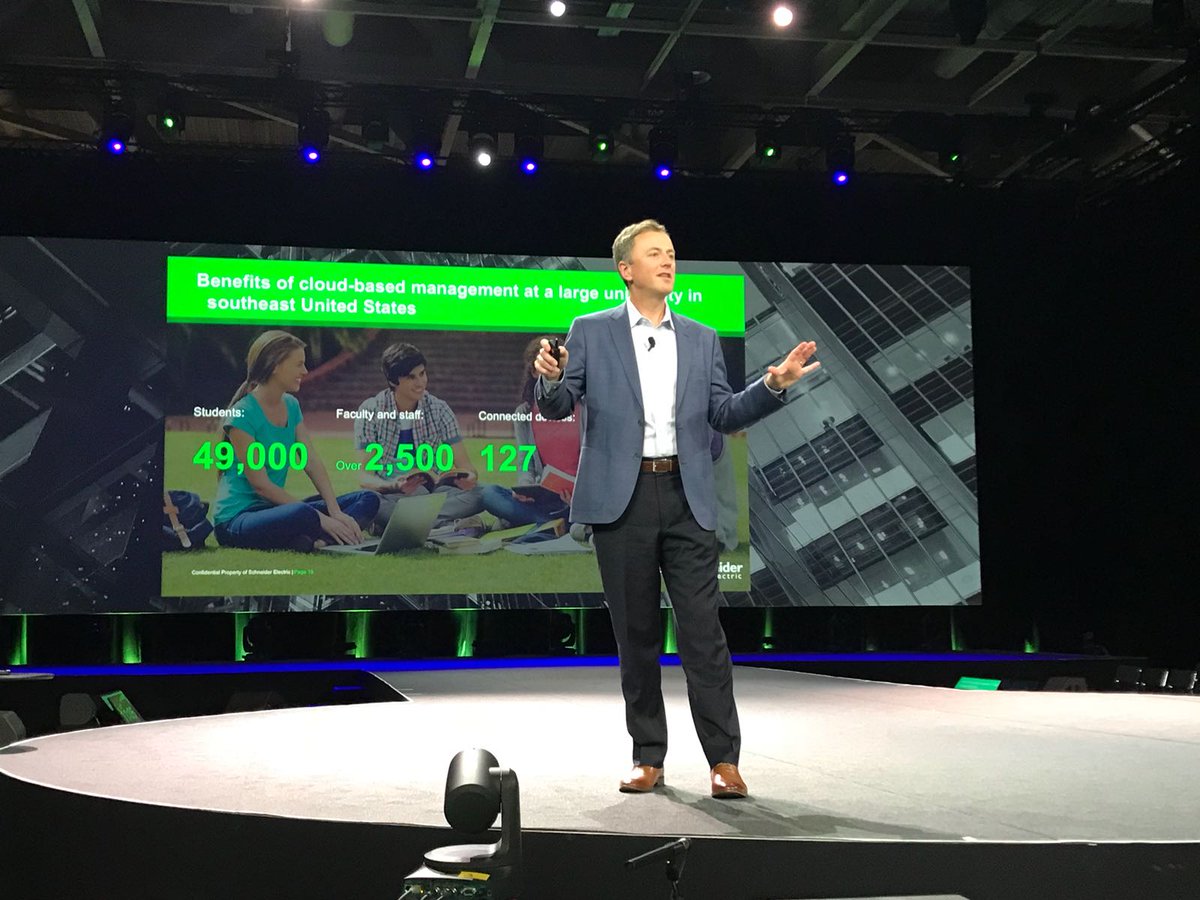 DaveJohnsonSE's tweet photo. Great to kick off #ParisInnovationSummit today discussing how data center professionals can adapt new strategies to manage their on and off premise infrastructures https://t.co/4p8Tx34AAP