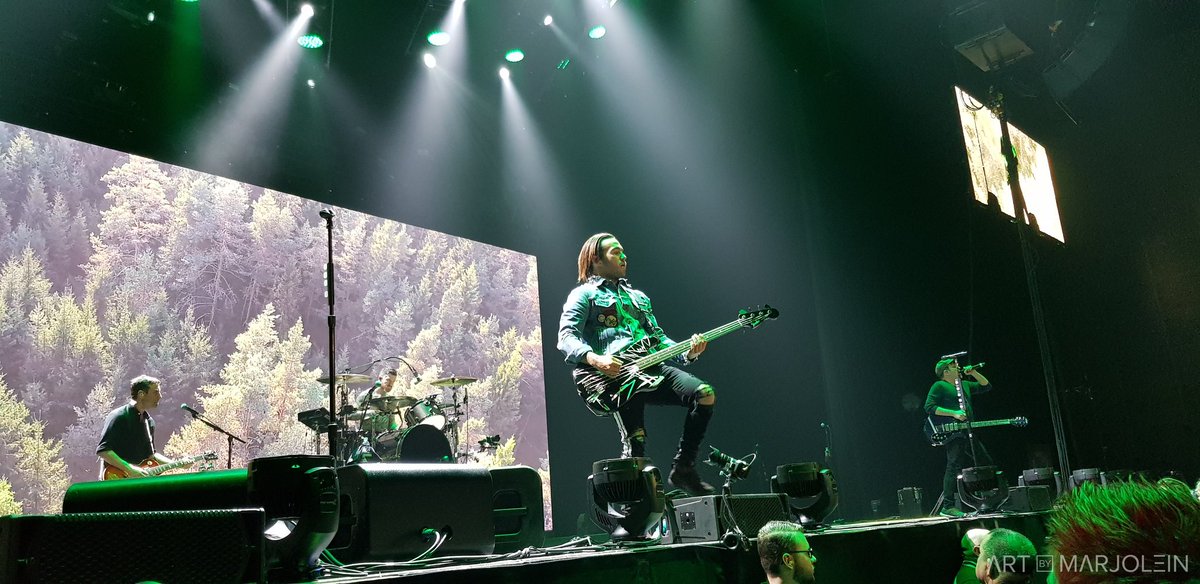 artbymarjolein's tweet photo. @falloutboy 04.04.18 @ AFAS Live, Amsterdam
Part 1/6 https://t.co/60LdjsKgbh