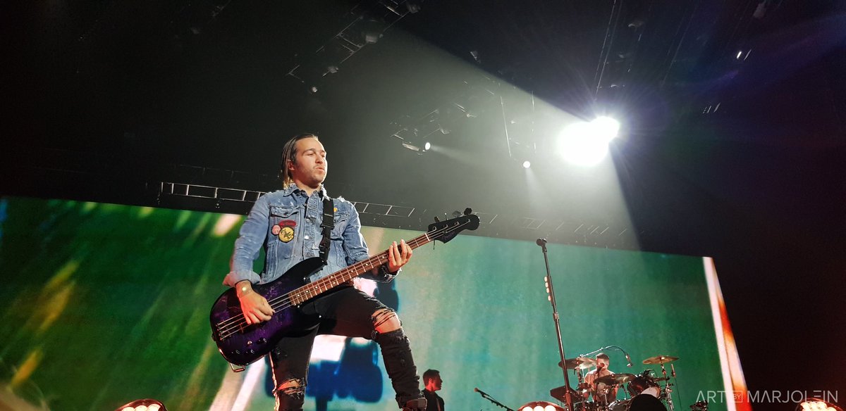 artbymarjolein's tweet photo. @falloutboy 04.04.18 @ AFAS Live, Amsterdam
Part 5/6 https://t.co/WNrayIOxL5