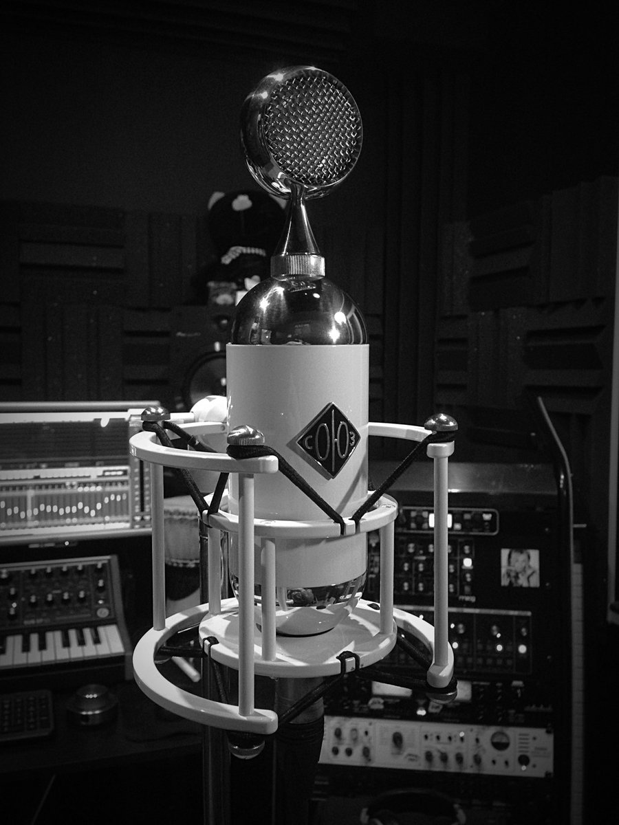 tboybeat's tweet photo. It looks awesome! Sounds amazing! ❤️There are no words!!! 🙌🏻 !!! Soyuz SU-17 - Big review soon 🎙❤️
_______________________
#Th3CATS #SoyuzMicrophones #SoyuzSU17 #Music #Dubstep #Trap #DrumNBass #EDM #Bass #BassMusic #TLStudio https://t.co/3xshv3M0bI