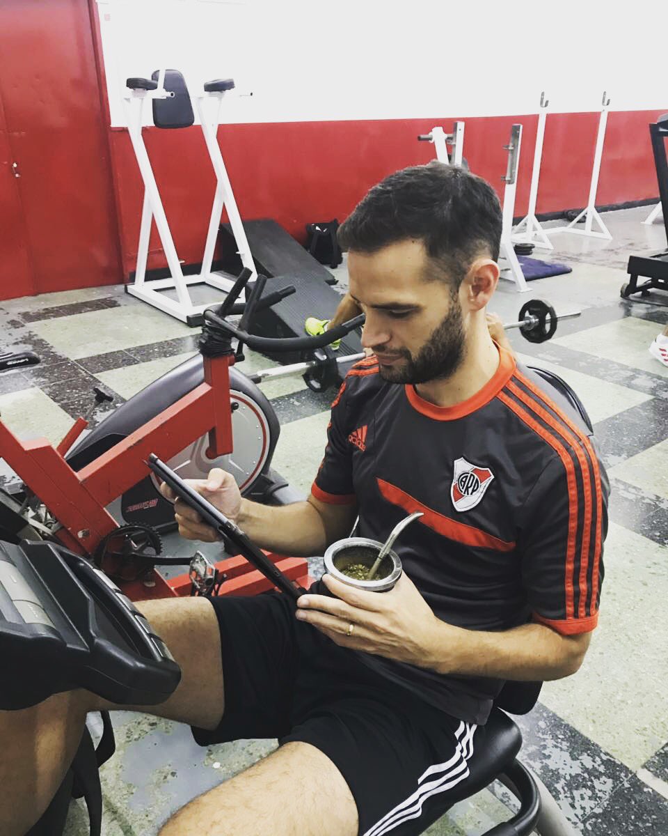 manusd1986's tweet photo. El capitán de River futsal @nachitocaviglia estudia los movimientos del rival 
#videoanalisis #EricSports #analista #futsal #river https://t.co/djTlWsAMRN