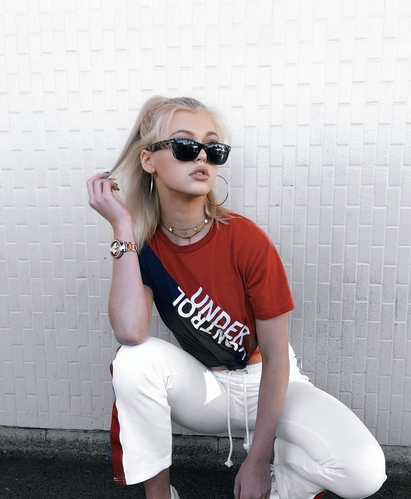 ⠀
⠀⠀⠀⠀⠀Vía IG. {⚘} ━ She's a killer queen gunpowder gelatine dynamite with a laser beam, guaranteed to blow your mind. Recommended at the price.