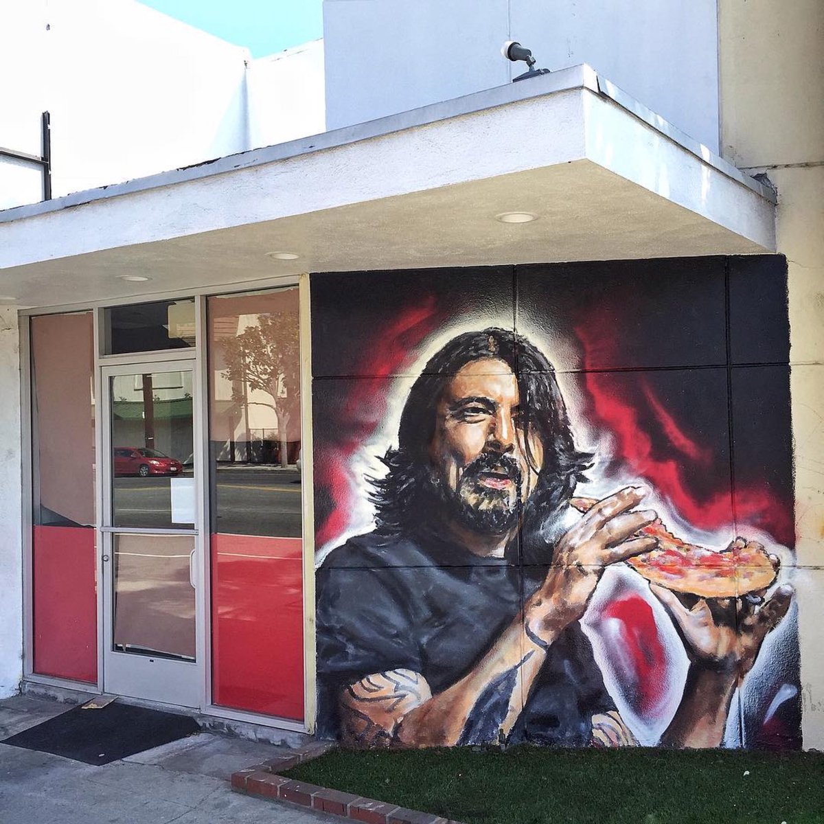 TheHeavyGrass's tweet photo. "I've got another confession to make, I love food" ๐๐๐
๐จ: @never1959
๐ท: @impermanent_art
#getheavy #jonasnever #davegrohl #never #never1959 #foofighters #nirvana #pizza #art #shermanoaks #losangeles #impermanentart #graffiti #stoned #blazed #munchies https://t.co/p28LmlpjJ7