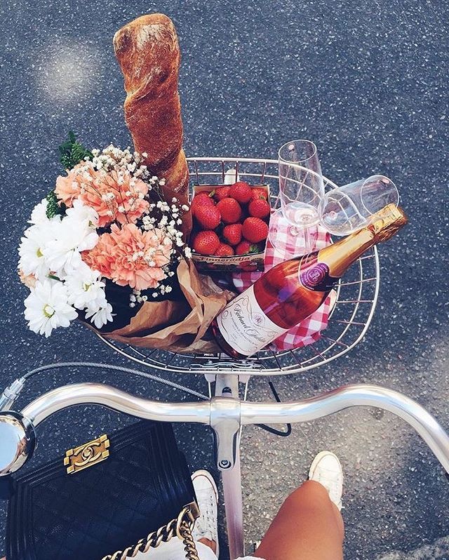 lyonandpost's tweet photo. My kind of day #farewellfittingrooms #lyonandpost https://t.co/5ByvXGTi80