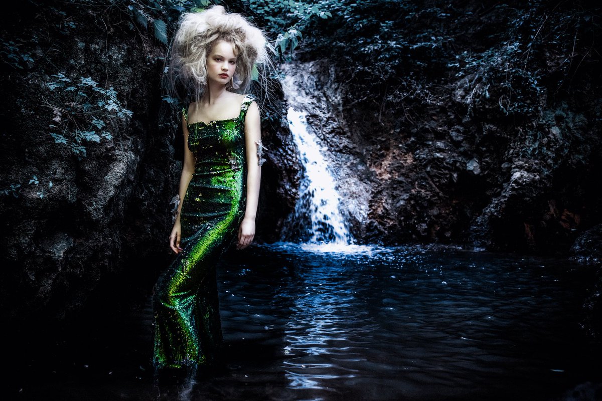 sentimentsc's tweet photo. Metamorphosis #sentimentscouture #fashion #couture #metamorphosis https://t.co/UKoCCB2lPh