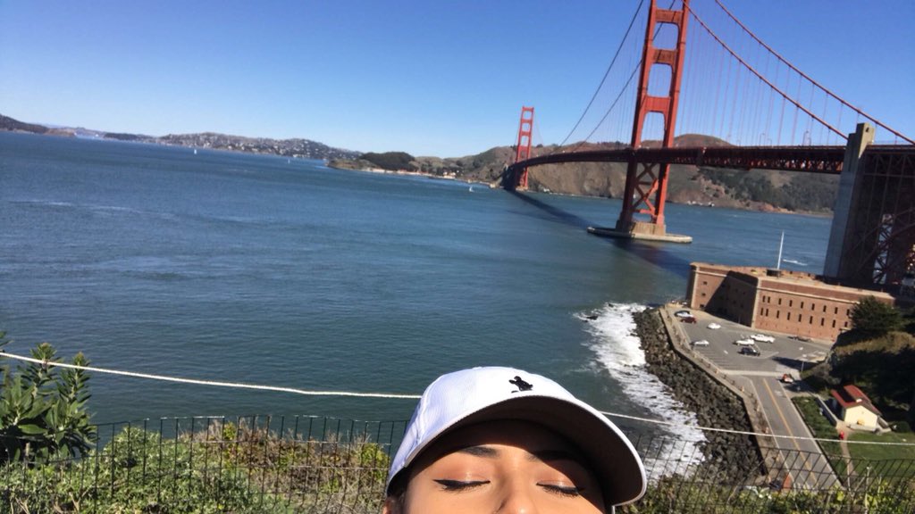 hekayummy's tweet image. This was such a windy cold day, until we had to walk up 3 flights of stairs just to get back to the view point I got hot af. But it was overall a beautiful day. 🌁🌤 #Issathrowback