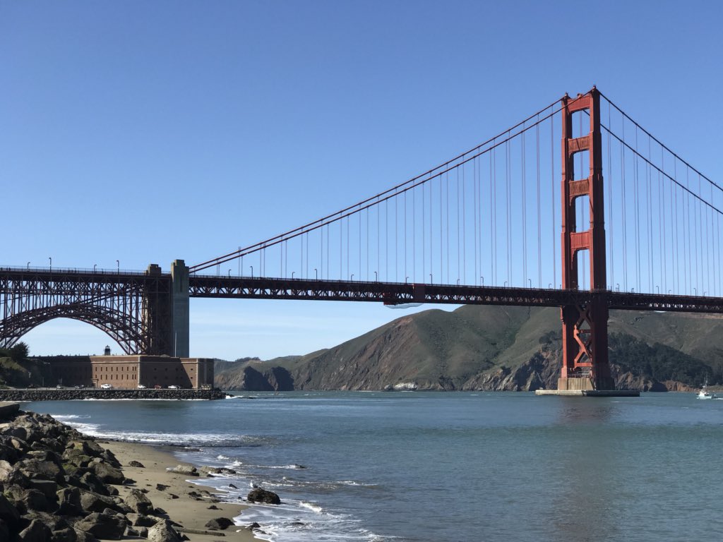 hekayummy's tweet image. This was such a windy cold day, until we had to walk up 3 flights of stairs just to get back to the view point I got hot af. But it was overall a beautiful day. 🌁🌤 #Issathrowback