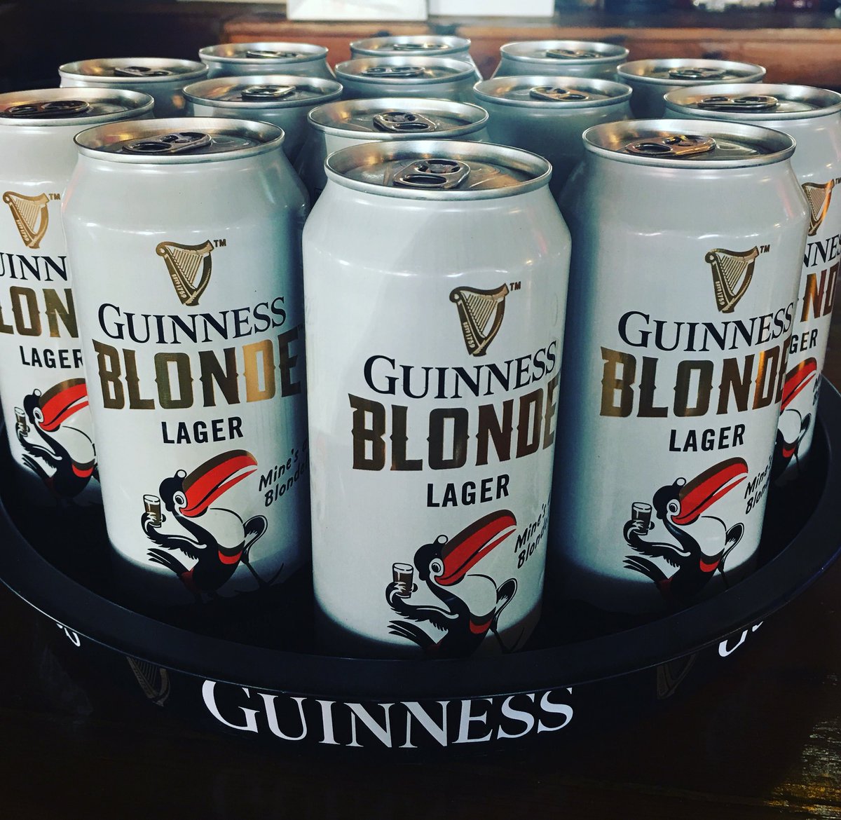 LoniLuetkemeyer's tweet photo. Opening Day in STL! #guinnessrep https://t.co/LzmVLGyvyO