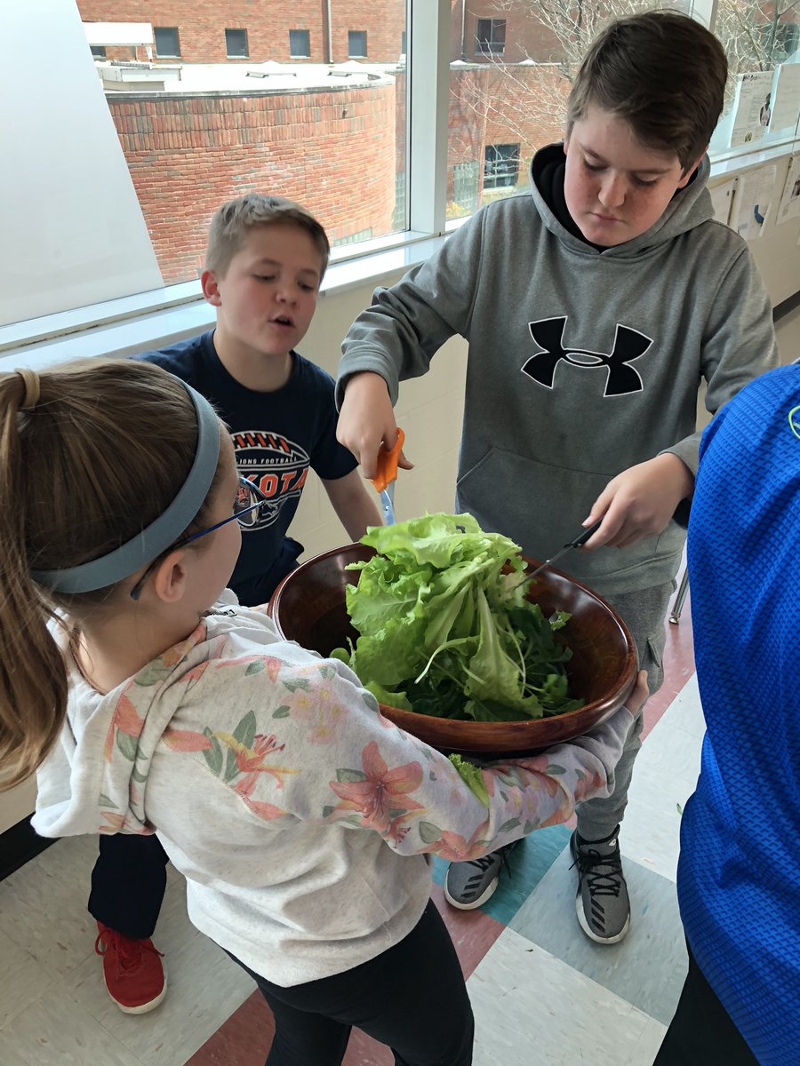 MelissaPence7's tweet photo. Harvest Salad Tasting Time! https://t.co/Ixj5Bk21Dm