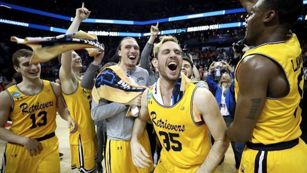Frezeal33's tweet photo. On today’s 🔥 episode of #BandwagonPod:

• @UMBCAthletics’ F/C (and Fortnite Guy) @nolojeezy talks the crazy tourney run

• Psychic SI baseball writer @BenReiter discusses picking the Astros to win the 2017 WS in 2014

•#WhininDozier

AND MORE

Listen: https://t.co/6zUmICkTbk https://t.co/DnXKzruzle