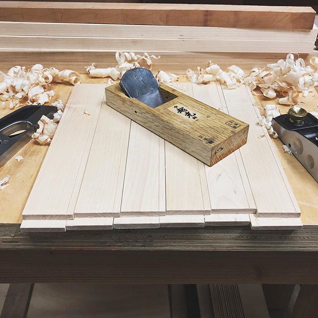 Made a little more progress on the #funeralchair today. Used some of my favorite fine adjustment tools to clean up the fit on these maple seat slats. Veritas low angle block plane, small shoulder plane and a Japanese smoothing plane. Really excited to be… bit.ly/2GFHcjE
