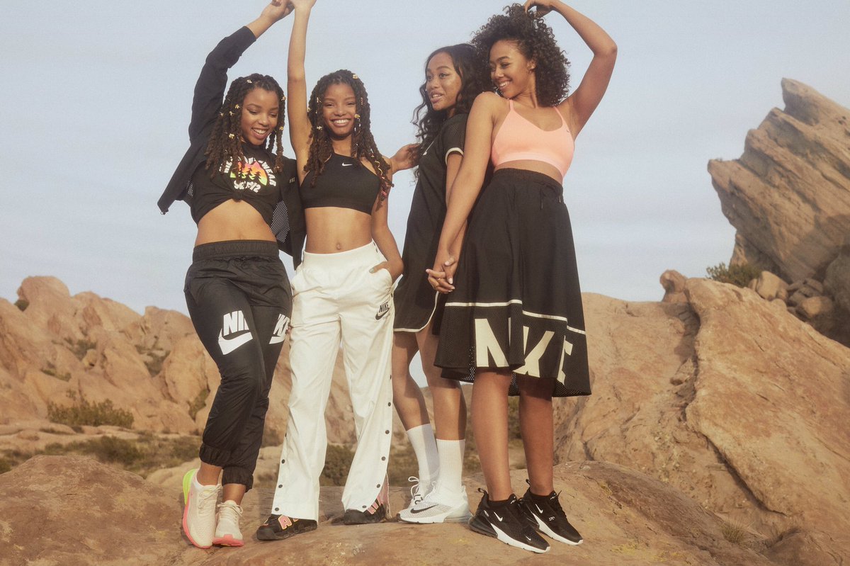 chloexhalle's tweet photo. we linked up with @nikela to get ready for festival season. can’t wait for #coachella next week!!! 🌴🌸🌞 https://t.co/eivhn8bos8 #nikeairsociety https://t.co/5u85DHPbSI