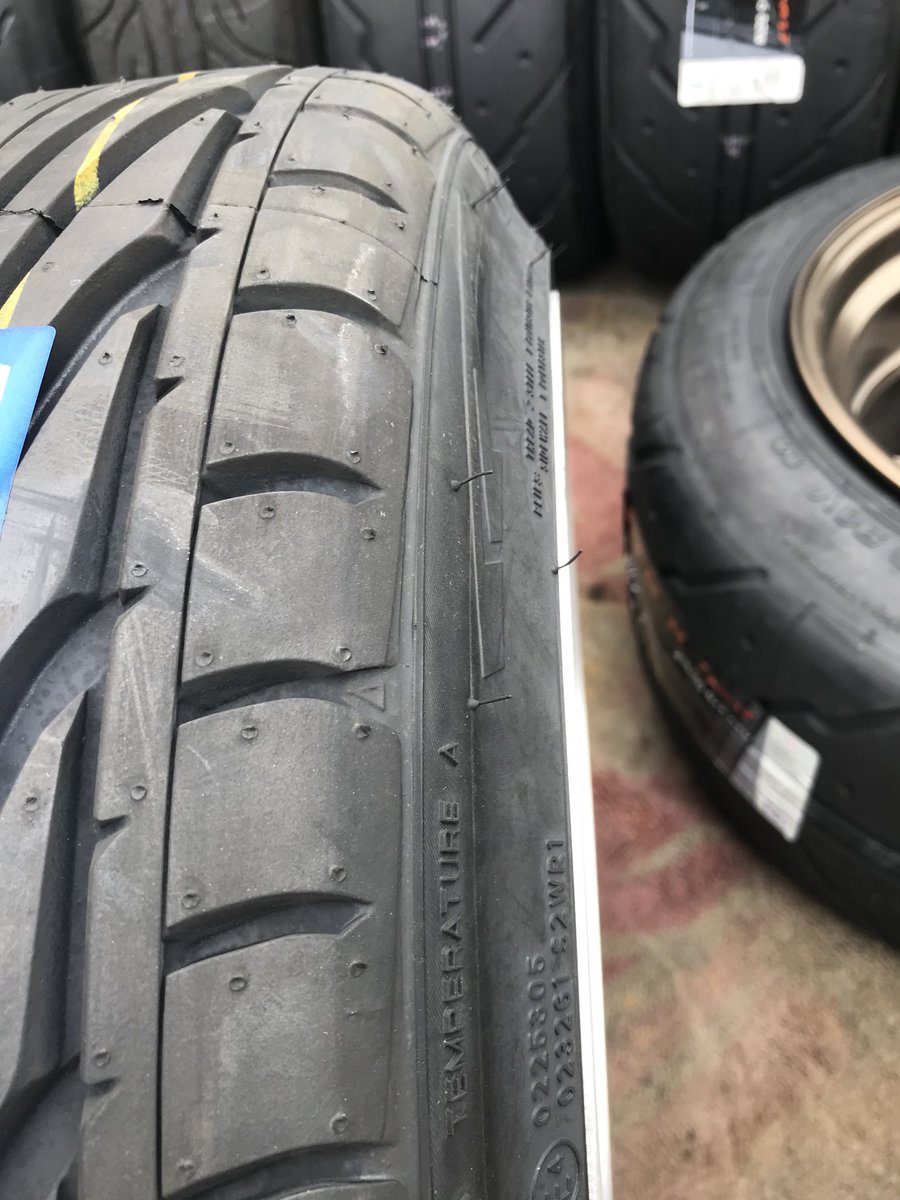 ロンシャン XR4 15インチ 8.5j トーヨー プロクセス T1R 195/45-15