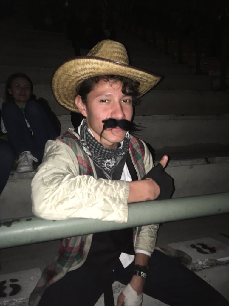 joleberto's tweet photo. Disfraz exitoso en #killersRMX https://t.co/I2nZRt8iEK