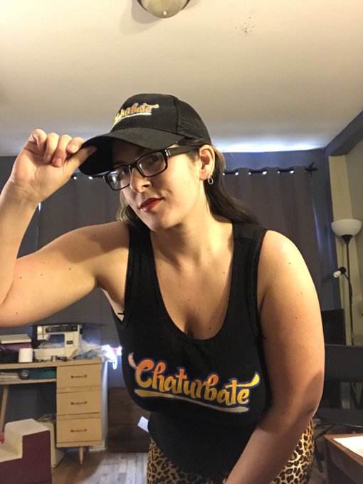 Cum undress me while I pack up this week! Live at https://t.co/PZbCWldcYm on @chaturbate https://t.c