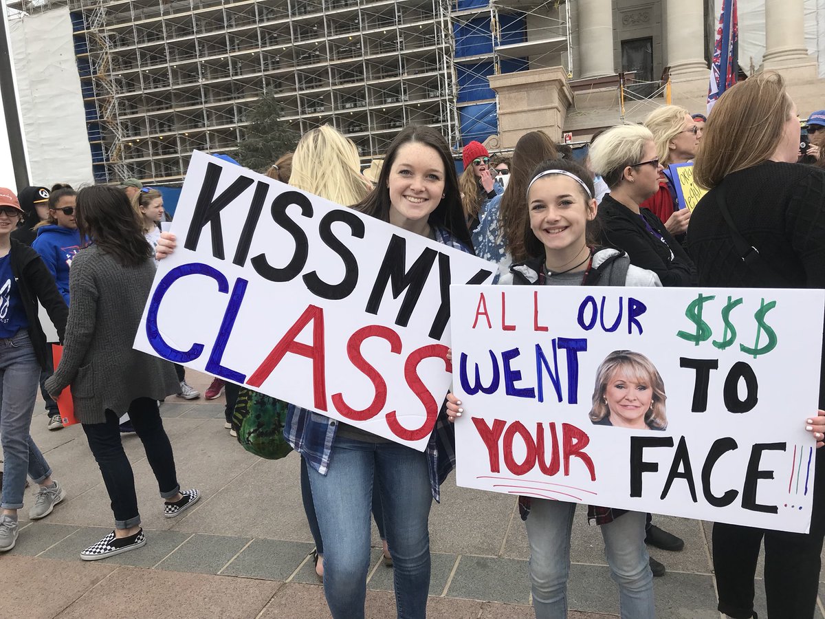 EmmaDaigh's tweet photo. Another great day at the capitol!! #KissMyClass https://t.co/NOWECqREUP