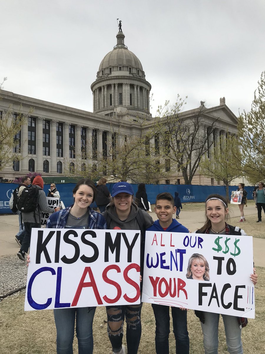 EmmaDaigh's tweet photo. Another great day at the capitol!! #KissMyClass https://t.co/NOWECqREUP