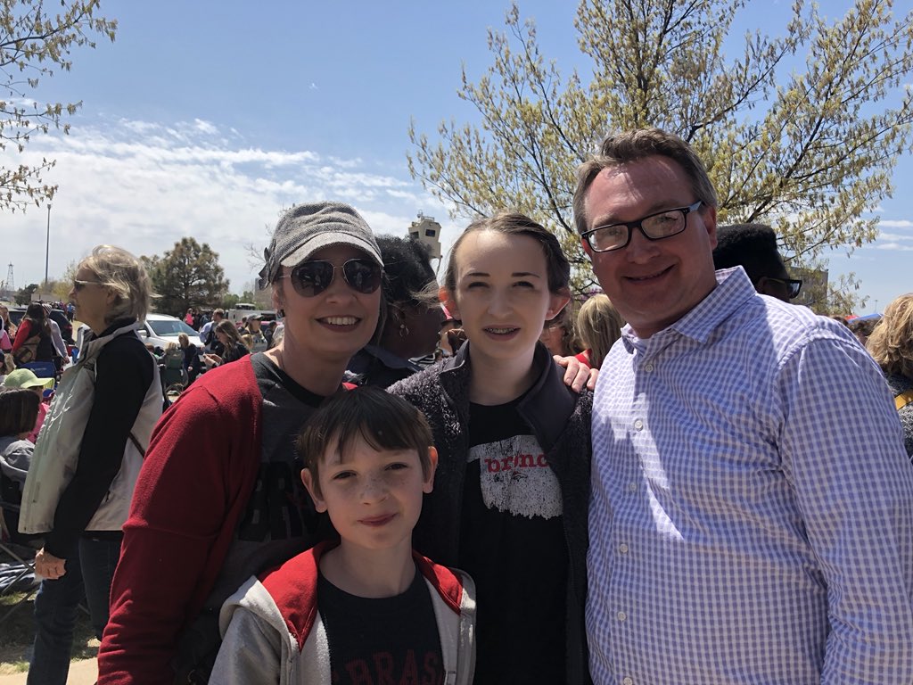 melani_mouse's tweet photo. Family day at the Capitol! #pcsrocks https://t.co/x5Y824wNtM