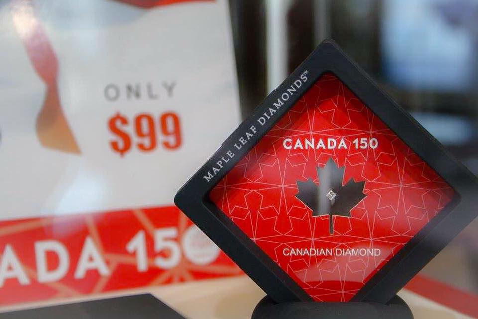 MitchellJewell's tweet image. Since it is diamond month, we thought we'd share various facts about them as the month goes on!
Did you know... to produce a diamond carbon is compressed &amp;amp; heated to extreme temperatures (2000-3000 degrees Fahrenheit). It's the only gem that is composed of 1 element. #DiamondFact