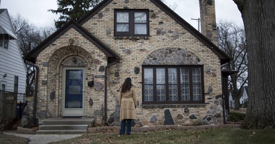 Key2theKingdoms's tweet image. America is facing a new housing crisis. A decade after an epic construction binge, fewer homes are being built per household than at almost any time in U.S. history. ift.tt/2FITGul