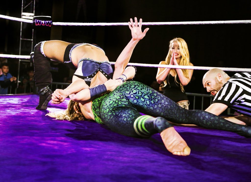 wowsuperheroes's tweet photo. #wowclassics presents a #ThrowbackThursday when @wow_lanastar was ringside praying that @wow_junglegrrrl is going to tap out to her new BFF @wow_BHB formerly @amberoneal1 extremely impressive and flexible submission! Did she get her wish? Watch https://t.co/3KFPnJCiPH season4 2 C https://t.co/gyyIUuNldQ
