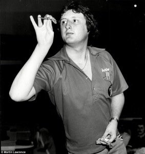Raybar180's tweet image. Eric Bristow died tonight.... I am lost for words and really devastated !! He was darts he meant so much to me, cannot believe it !! My thoughts go out to his wife and family.