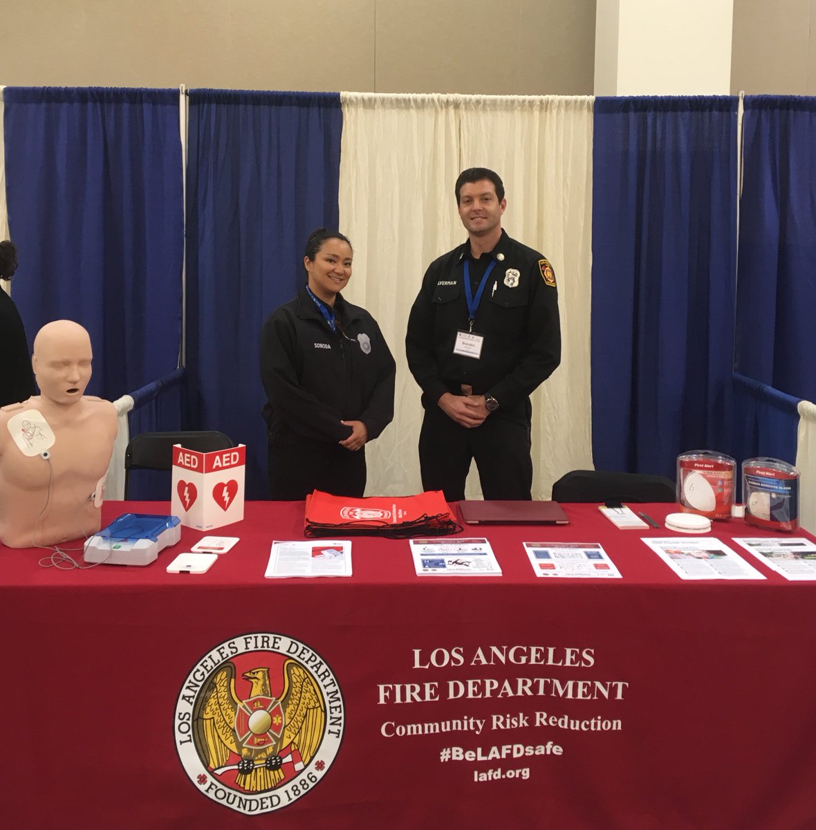CaptSilverman's tweet photo. Today @LAFD is discussing a few of our life safety initiatives including #SmokeAlarms, #CarbonMonoxideAlarms, #CPR, #AED, and #FallPrevention at the 2nd Annual "Older Adult Summit" in #Pasadena alongside many of our @LACity and @LACountyCEO agency partners. #OAS2018  #BeLAFDsafe https://t.co/p05tcuyusb