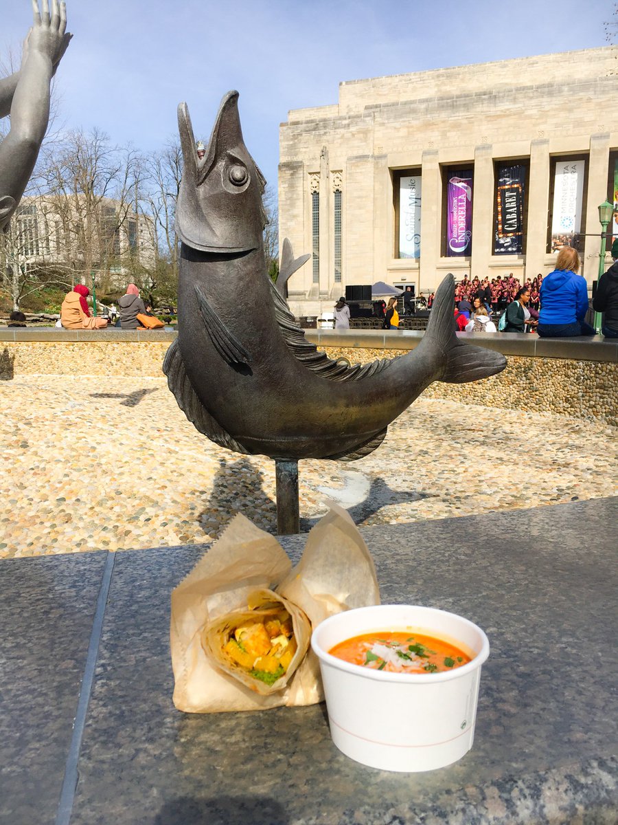 IUDining's tweet photo. It's a beautiful day. We are now serving food at today's First Thursday event! Come on out and get one of our delicious dishes before they're all gone! #IUBDining #IUFT https://t.co/MwddiAjW49