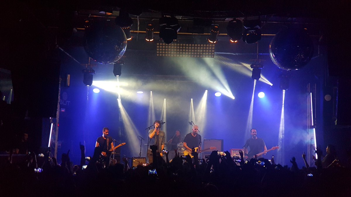 RockTotalweb's tweet photo. Y para finalizar Mikel @IZALmusic con @dineromusic para hacer arder la ciudad #EnInvierno. https://t.co/t6JqHspM07