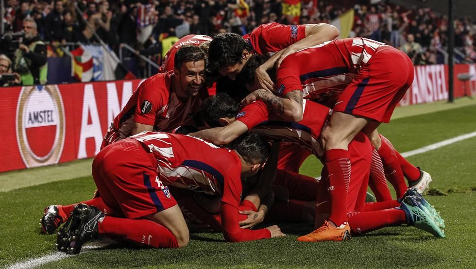 Atletico_MD's tweet photo. #CRÓNICA: 📋 El Sporting se suicida en Madrid y el Atlético tiene pie y medio en semis. #Atleti #UEL #Europa League #AtletiSporting ➡️ https://t.co/TQdLx1lAAV https://t.co/qRttmDBZFl