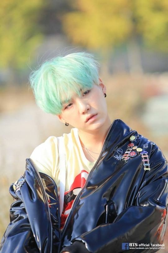 firtsIove's tweet photo. pick your fighter: yoongi's hair colors edition https://t.co/URsXkkVRWg