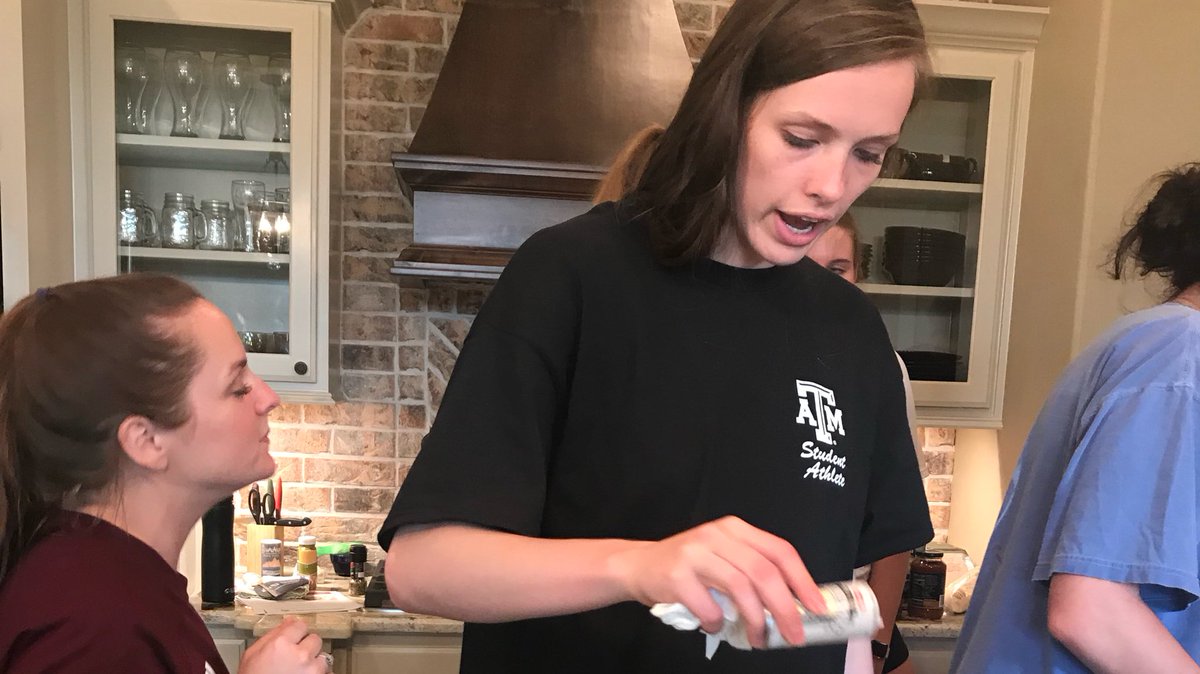 AggieVolleyball's tweet photo. #TBT way back to Monday when we had our team cooking class with @AggieNutrition. 🍽🥦🥗

#OwnIt #12thMan https://t.co/rKOAZkufm0