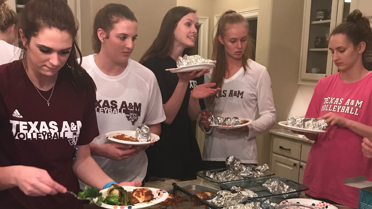#TBT way back to Monday when we had our team cooking class with <a href="/AggieNutrition/">Aggie Nutrition</a>. 🍽🥦🥗

#OwnIt #12thMan