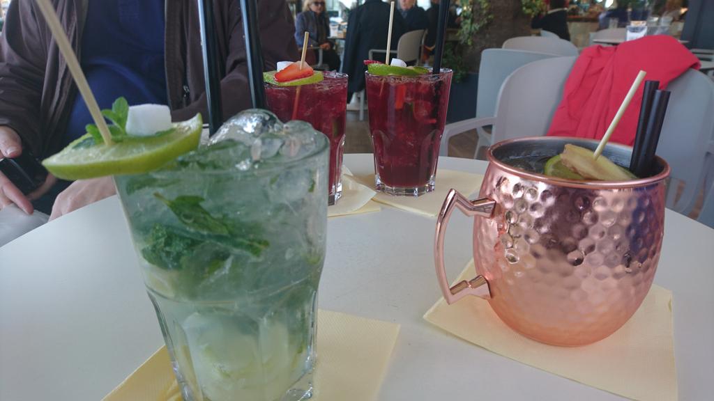 Laylanewby's tweet photo. 6 o clock drink time!! #barcarravagio #rapallo #italy #drinkytime #cocktails https://t.co/AXxCTRojLI